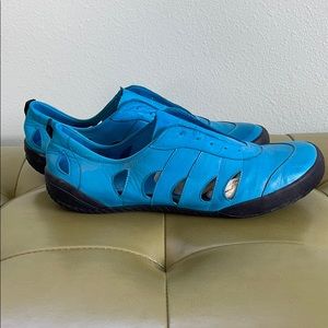 Spring Step blue leather flats